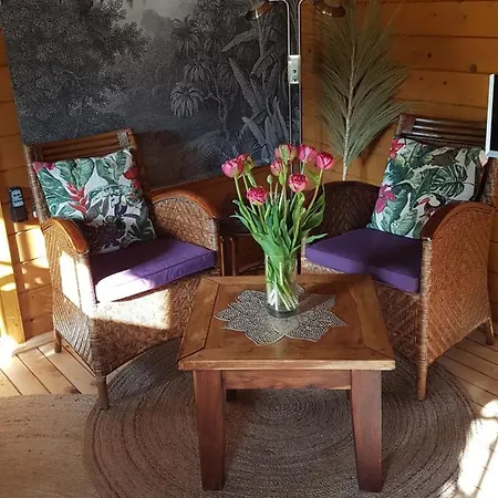 펜션 Romantisch Nabij Het Met Uitzicht Op De Tulpenvelden 줄리아나도르프