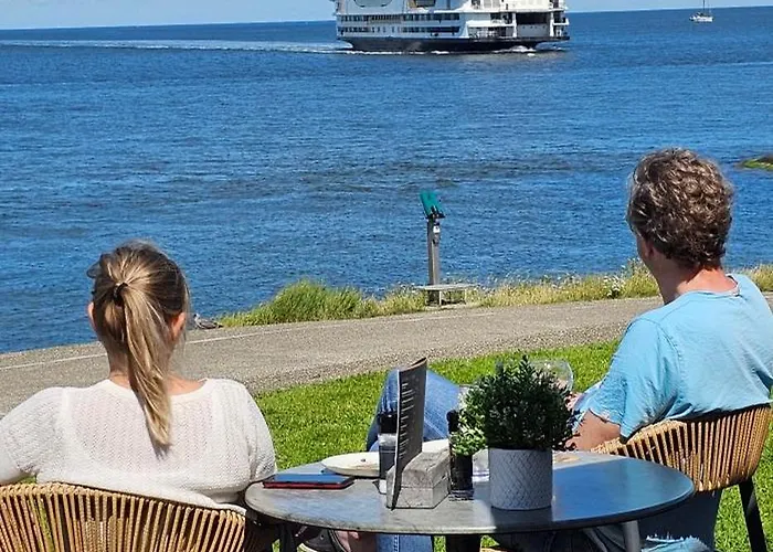 Romantisch Nabij Het Met Uitzicht Op De Tulpenvelden Julianadorp
